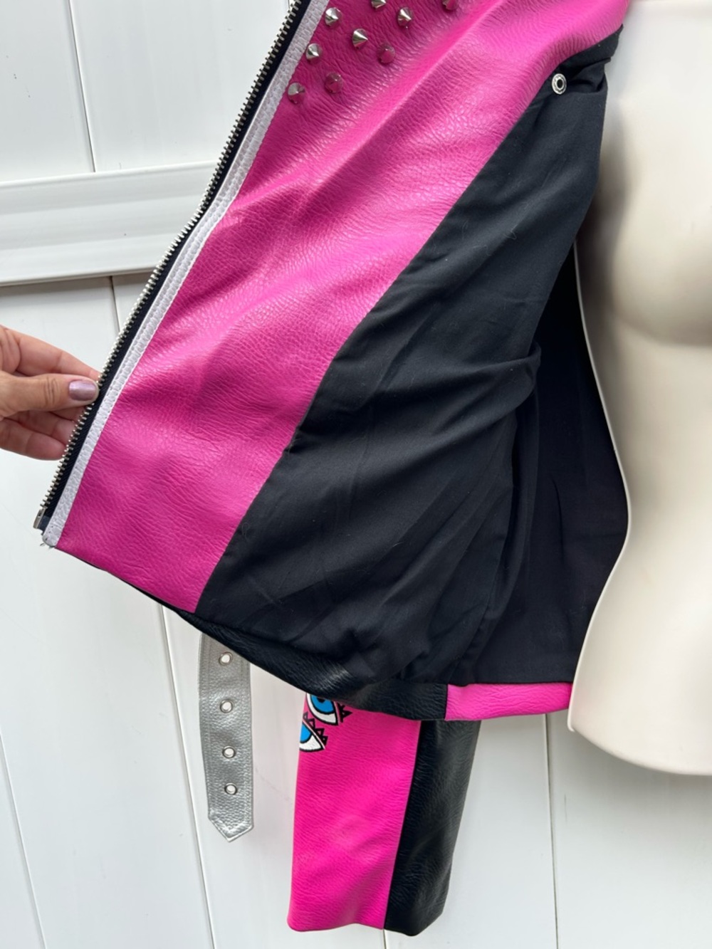 Street Punk Pleather Studded Black & Pink Graphic Biker Moto Jacket | Size XL - Picture 9 of 14